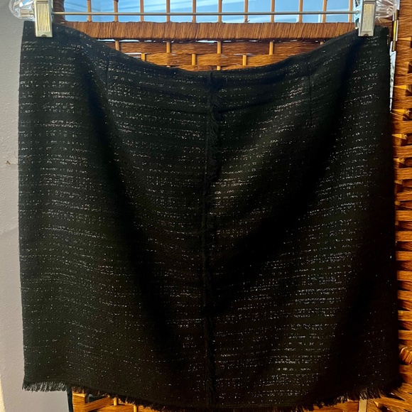 Trina Turk Los Angeles Distressed/Tweed Style Black/Silver Mini Skirt / Size 10 - Picture 8 of 10